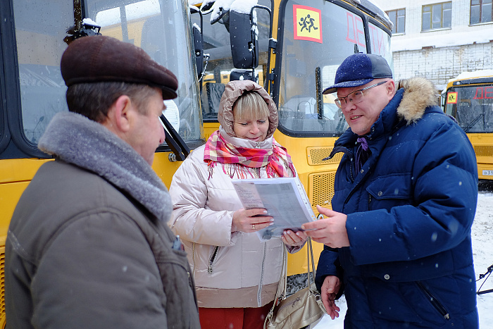 48 школьных автобусов передано в районы Кировской области.